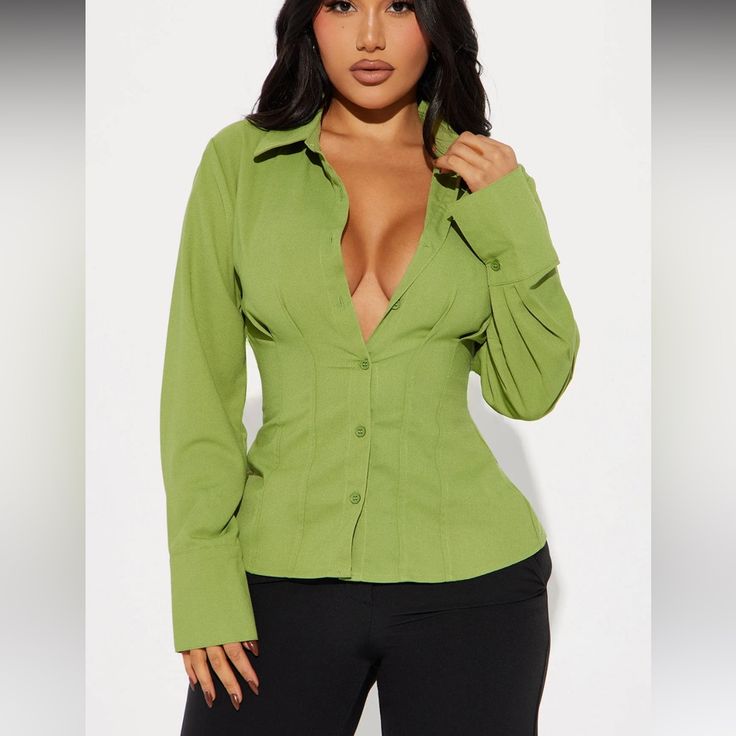 Brand New Trendy Green Blouse For Brunch, Fitted Solid Shirt For Day Out, Green Button-up Top For Office, Chic Green Collared Shirt, Green Button-up Office Tops, Trendy Green Top For Brunch, Trendy Green Tops For Brunch, Green Collared Top For Office, Fitted Green Office Shirt