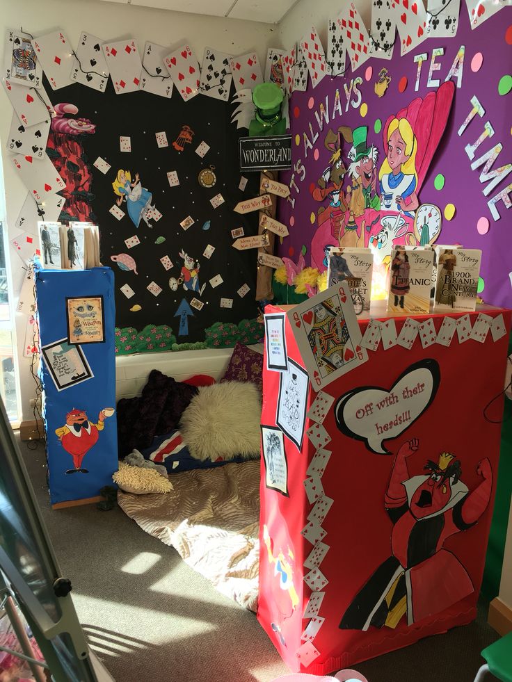 the room is decorated with many different types of paper and magnets on the walls