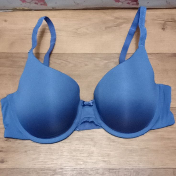 Nwot"Maidenform" Blue Reversible Strap Push Up Bra Never Worn. Just Missing Tag Adjustable Shoulder Strap Reversible Strap Could Be Worn Regular Or Crisscrossed Padded Push-Up Underwire 88% Polyester 12% Spandex Smoke-Free Pet-Free Home Same Day Next Day Shipping Size 38d Blue Stretch Bra With Medium Bust Support, Blue Bra With Medium Bust Support And Stretch, Blue Bra With Medium Bust Support, Blue Underwire Bra With Medium Bust Support, Blue Full Coverage Bra With Medium Bust Support, Blue Full Coverage Bra With Medium Support, Blue Stretch Bra With Removable Pads, Blue Push-up Bra With Removable Pads, Fitted Blue Bra With Medium Bust Support