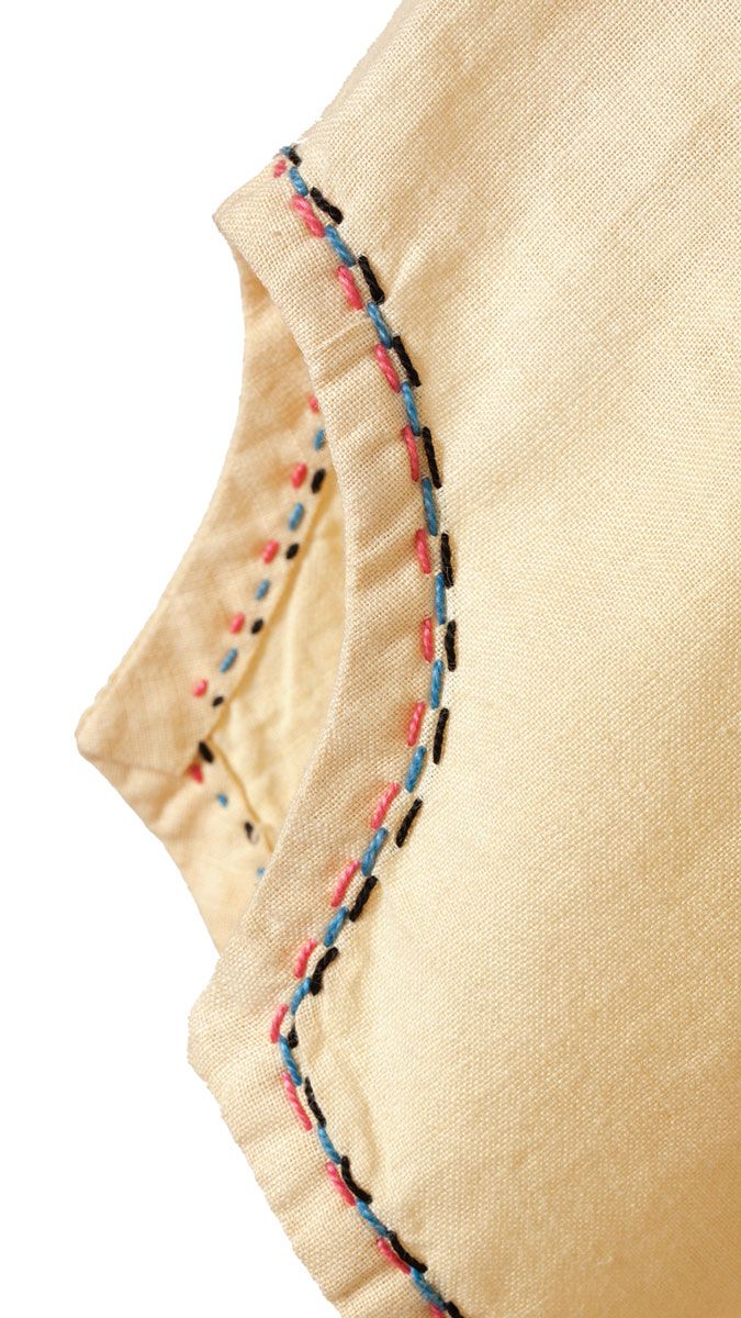 a close up view of the back of a pillow with stitching on it's sides