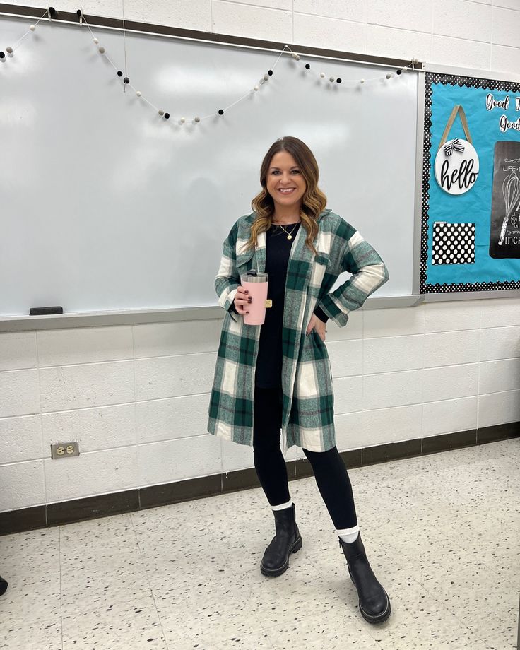 Flannel Outfits For Women, Casual Flannel Outfits, Teacher Ootd, Flannel Outfit, Classroom Style, Flannel Outfits, Teacher Outfit, Flannel Women, Teacher Style