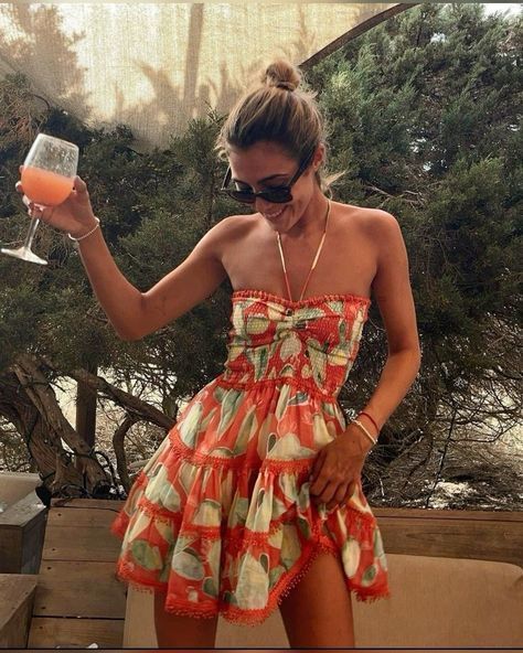 Midi Dresses Aesthetic, Girls Holiday Outfits Summer, Greece Holiday Outfits, Tropical Holiday Outfits, Mexico Outfits Vacation, Vacation Pictures Aesthetic, Surfing Outfits, Tropical Fits, Italian Summer Aesthetic Outfit