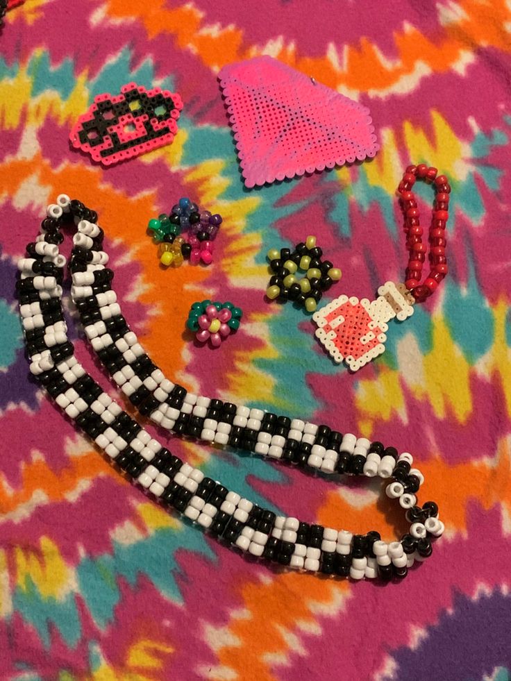 Kandi Lanyard, Scene Kandi, Pony Bead Projects, Kandi Inspo, Diy Kandi Bracelets, Nifty Crafts, Pony Bead Bracelets, Diy Kandi, Kandi Kid