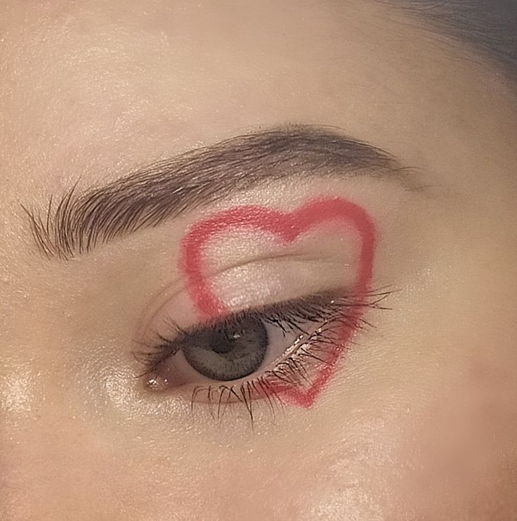 Red Make Up Looks Aesthetic, Aesthetic Eye Makeup, Heart Makeup, Holloween Makeup, Christmas Eye Makeup, Cute Halloween Makeup, Halloween Makeup Pretty, Cute Eye Makeup, Eye Makeup Pictures