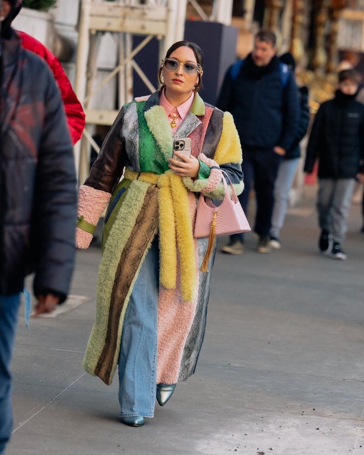 New York Fashion Week Street Style Day 5 Colorful Bold Outfits, New York Fashion Week Outfits, Layering Street Style, New York Fashion Week Street Style, Nyfw Street Style, Layered Fashion, Popsugar Fashion, Street Style Winter, Street Style Trends