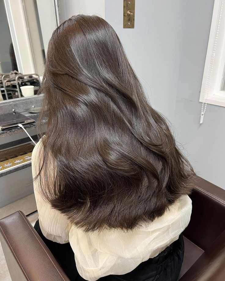 Do you wish you had perfect hair? check this link Glossy Long Hair, Thick Glossy Hair, Healthy Glossy Hair, Good Hair Aesthetic, Silky Thick Hair, Long Glossy Hair, Dr Hair Claim, Korean Healthy Hair, Korean Dark Brown Hair