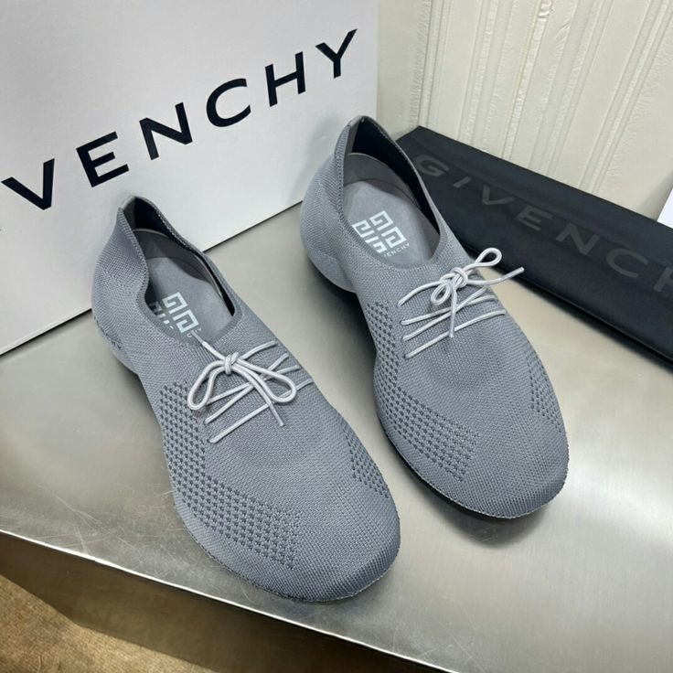 2022 spring and summer Givenchy Givenchy TK-360 series, high street style version, the upper imported fly weaving, the original open mold outsole, the upper outsole one approach, the process is very complex: size 35-45 #Givenchy #givenchyshoes High Street Style, Givenchy Shoes, High Fashion Street Style, Keds, Luxury Shoes, The Process, Givenchy, The Original, Casual Shoes