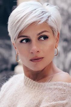 Side Swept Blonde Layered Pixie #shorthairstyles #hairtypes #thickhair ❤ Short hairstyles for thick hair don’t have to be boring. A cute hairstyle like the ones pictured here can help add texture and life to your thick tresses. #lovehairstyles #hair #hairstyles #haircuts Long Pixie Haircut Over 50, Short Haircuts For Round Faces Plus Size Pixie Cuts, Salt And Pepper Pixie Haircut Over 50, Pixies For Fine Hair, Modern Short Haircuts, Short Messy Haircuts, Messy Haircut, Girls Short Haircuts, Mother Of The Bride Hair