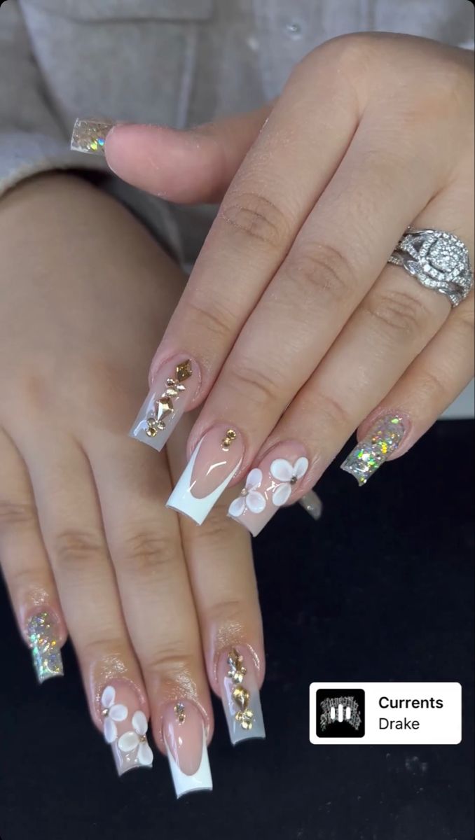 Cute Nail Ideas With Rhinestones, Nails Acrylic French Tip With Gems, Basic Quince Nails, Quince Nails Champagne Short, Cute Nails Mexican, Nail Ideas Acrylic Latina, Short Acrylic Nails Mexican, Dinner Dance Nails, Latina Nail Inspired