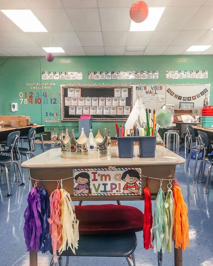 a classroom with desks, chairs and decorations on the tables in front of them