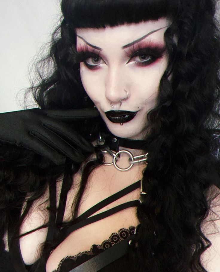 Gothabilly Makeup, Goth Glam Makeup, Maquillage Goth, Vamp Goth, Goth Eye Makeup, Dark Makeup Looks, Alternative Girl, Alt Makeup, Gothic Girl