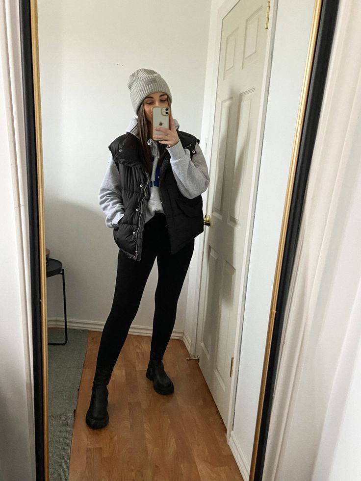 Black Leggings Outfit Rainy Day, Cold Rain Outfit, Winter Walk Outfit Casual, Snow Vest Outfit, Cold Weather Outfits Beanie, Outfit With Black Vest For Women, Women’s Black Vest Outfit, Rain Weather Outfit, Comfy Vest Outfits