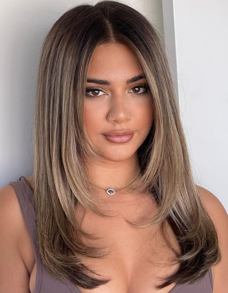 2023 Haircuts For Women Medium Layers, Straight Hair With Front Layers, Medium Length Haircut Front Layers, Long Front Layered Hair, Straight Hair With Balayage, Medium Hair Cuts For Women Straight, Long Layers For Medium Length Hair, Straight Hair With Layers Medium Length, Straight Hair Layers Medium