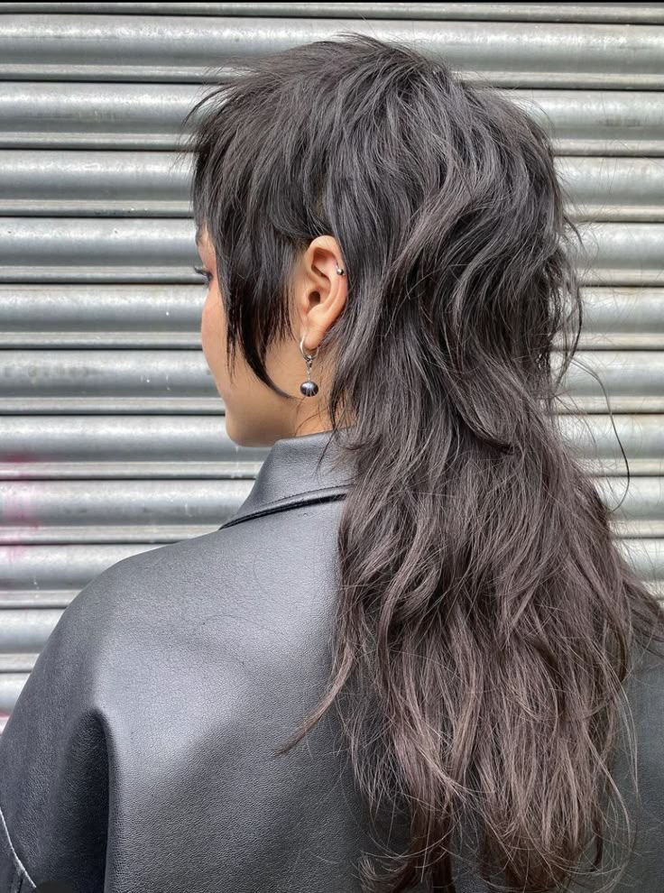 Mullet Haircut Woman, Mullet Styles, Mullet Haircuts, Korean Mullet, Women Straight Hair, Hairstyles Straight Hair, Shaggy Hairstyles, Mullet Hairstyle Women Black, Women Mullet