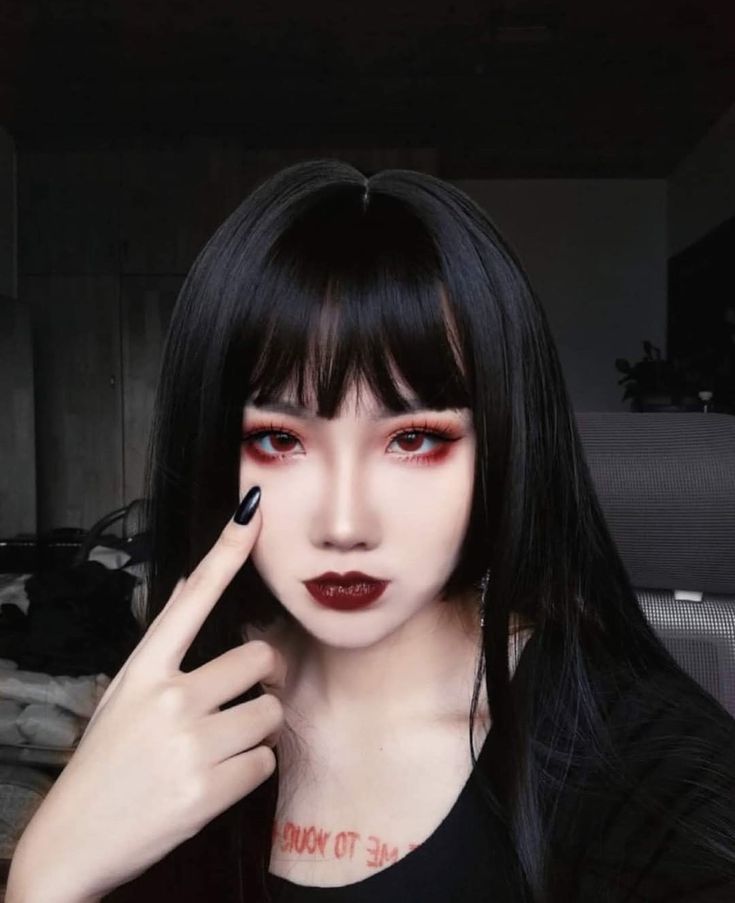 Her hair and makeup are so perfect! 😭 📸 @Whatdidroysay . #hair #makeup #beauty #goth #gothic #gothgirl #gothicgirl #black #blackhair… Alt Makeup, Smink Inspiration, Alternative Makeup, Red Makeup, Emo Makeup, Makijaż Smokey Eye, Edgy Makeup, Cute Makeup Looks, Gothic Makeup