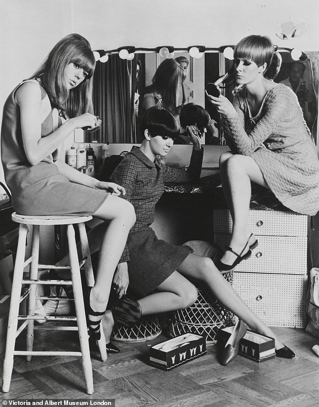 Layla Core, 1960s England, London 60s, Mary Quant Fashion, 1960s Black And White, Jenny Boyd, Knock Knees, Pattie Boyd, Jean Shrimpton