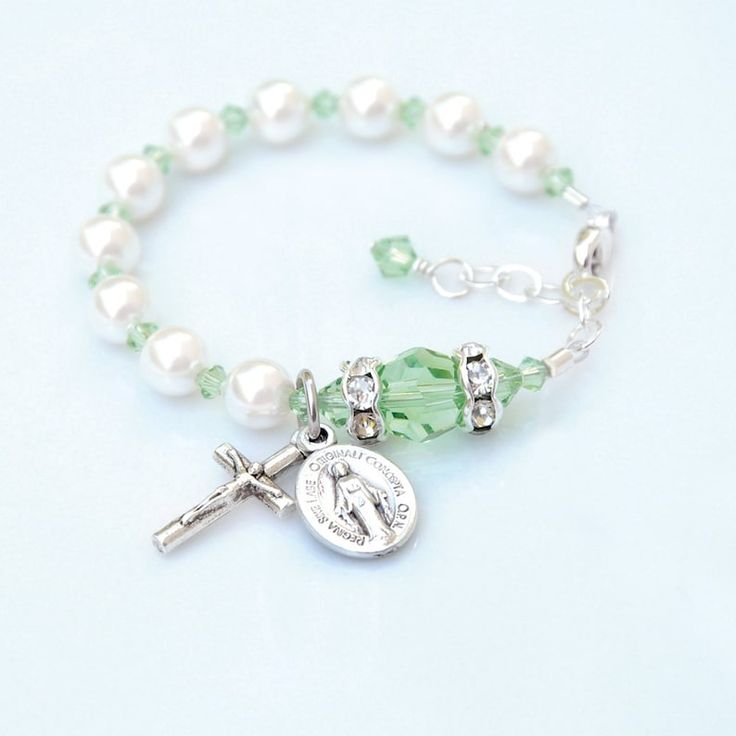 Pulsera de rosario de regalo de bautismo para niña Piedra natal de agosto verde peridoto Personalizada Perlas blancas de cristal Bautizo católico - Etsy Silver Beaded Jewelry For Baptism, Silver Baptism Jewelry With 8mm Beads, Adjustable Rosary Bracelet With Round Beads For Baptism, Adjustable Round Beads Jewelry For First Communion, Spiritual Round Beads Jewelry For Baptism, Spiritual Round Beads Jewelry For Confirmation, Spiritual Jewelry For Confirmation With Round Beads, Spiritual Jewelry With Round Beads For Confirmation, Silver Jewelry With 8mm Beads For Baptism