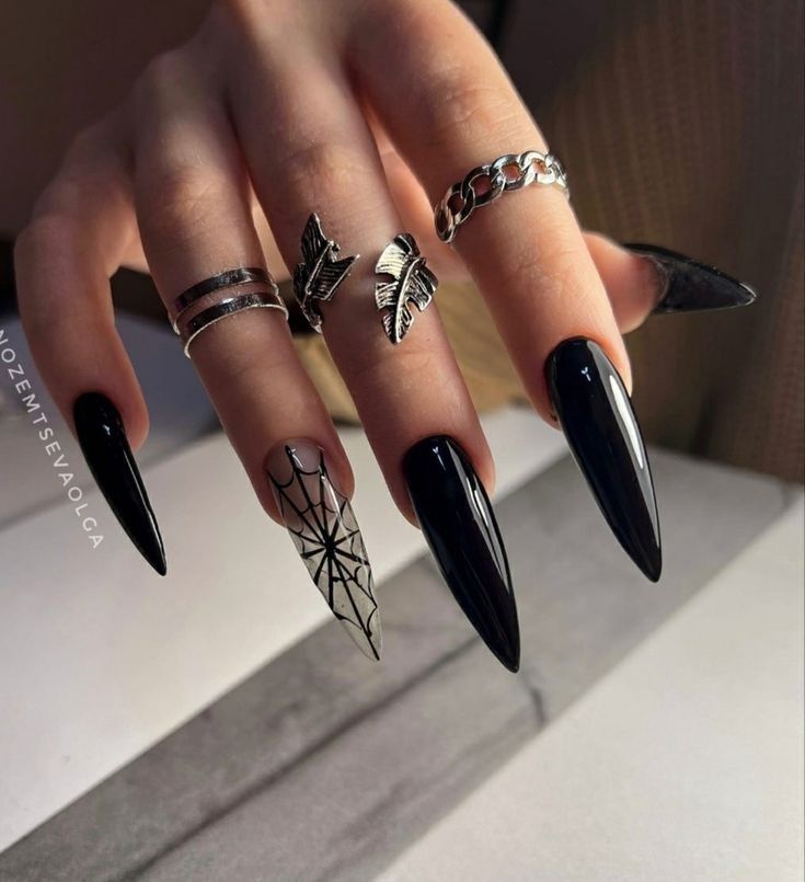 Halloween Stiletto Nail Ideas, Halloween Stiletto Nails, Nails And Rings, Acrylic Nails Stiletto, Stilleto Nails Designs, Witchy Nails, Halloween Acrylic Nails, Black Acrylic Nails, Punk Nails