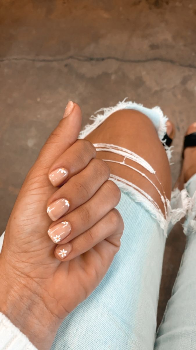 Dainty Gel Nails, Square Nails Spring 2024, Simple Nail Designs Clear, Gel Nails Ideas Flowers, Flowers On Clear Nails, Bridal Shower Nails Short, Clear Gel Nails Designs Short, Clear Nails With Design Short, Natural Gel Nails Ideas Short Spring