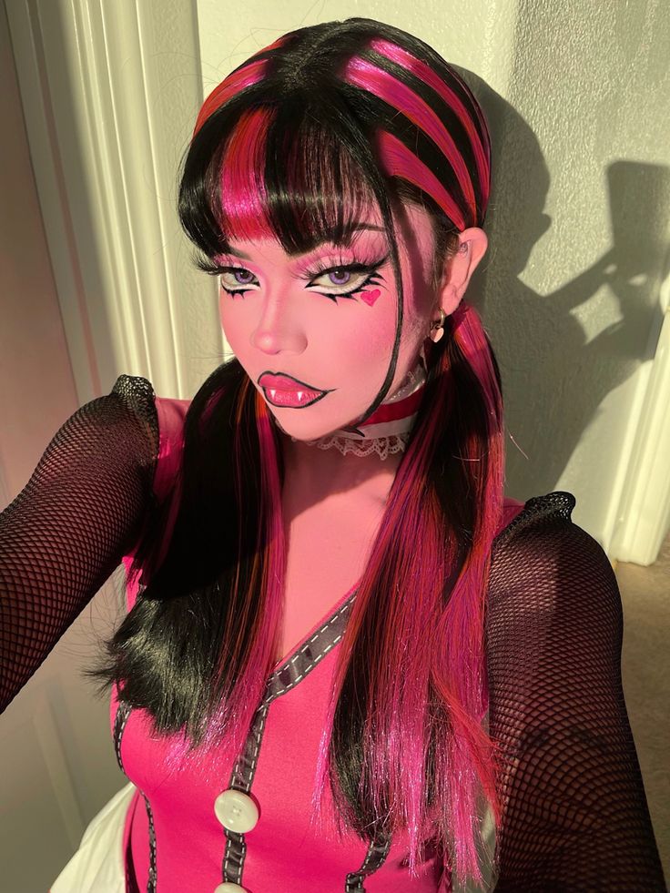 Original Halloween Costume Ideas, Original Halloween Costumes For Women, Halloween Makeup Girl, Iconic Halloween Costumes Women, Draculaura Halloween, Draculaura Makeup, Draculaura Costume, Monster High Halloween Costumes, Monster High Makeup