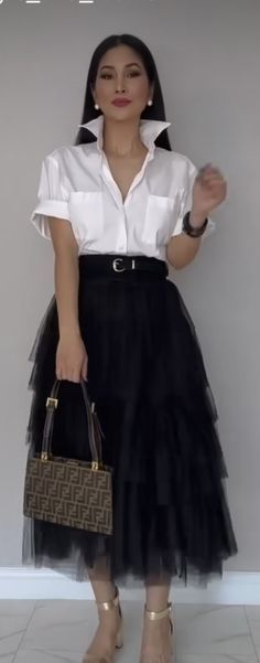 Black Mesh Skirt Outfit Ideas, Black Tulle Skirt Outfit Formal, Mesh Skirt Outfit Ideas, Tulle Skirts Outfit, Chic Work Outfit, Tulle Skirt Black, Elegant Outfit Classy, Sophisticated Outfits, Classy Work Outfits