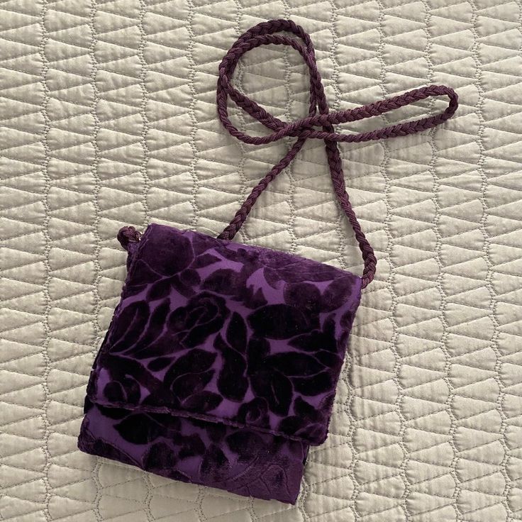 Nwt Purple Velvet Evening Bag / Purse With Strap Color/Material: Purple Velvet Strap Length: ~48 Inches Long (Total Length); ~24 Inches (Shoulder To Bag) Features: Zippered Closure Under Flap Thrifting Manifestation, Ladies Purses Handbags, Prom Purse, Star Bag, Velvet Purple, Company Bag, Purple Star, Purple Prom, Messenger Purse