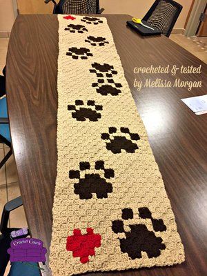 a crocheted table runner made to look like a dog's paw print