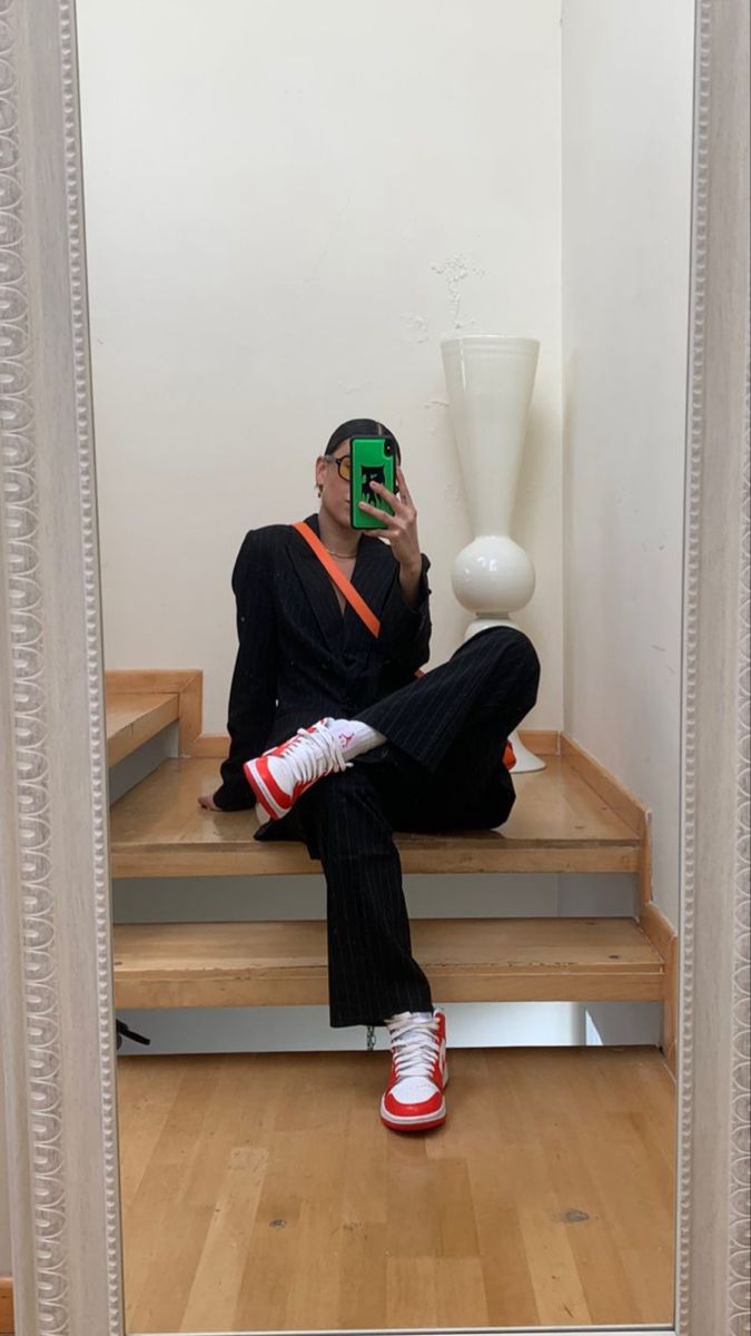 Jordan 1 Gym Red Outfit, Jordan Low 1 Outfit Women, Jordan Low 1 Outfit, Red Dunks Outfit, Air Jordan 1 Low Red, Red Outfit Winter, Jordan 1 Low Outfit, Jordan 1 Gym Red, Nike Dunk Outfit