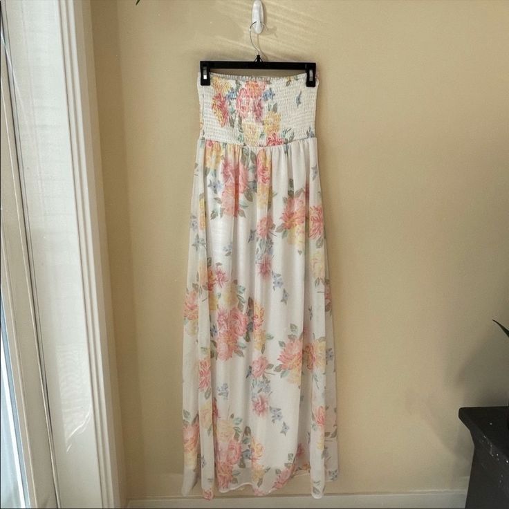 Strapless Floral Maxi Dress From Old Navy Dress Is Fully Lined (See Photo). Nwot Never Been Worn! Top Part Is Shirred And Stretchy, Bottom Part Is Flowy Approx. Measurements: Full Length: 48” Armpit To Armpit: 12.5” White Floral Print Strapless Sundress, White Strapless Feminine Sundress, White Floral Print Strapless Dress For Summer, White Strapless Floral Print Dress For Summer, Feminine White Strapless Dress With Floral Print, White Strapless Dress With Floral Print For Summer, Casual White Strapless Dress For Spring, Casual White Strapless Dress For Day Out, White Floral Print Strapless Dress For The Beach