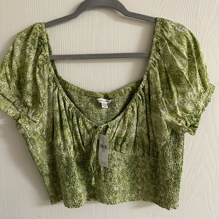 American Eagle Green And White Cut Out Cropped Shirt Size Xl New With Tags Great Condition Make An Offer Fast Shipping Free Gift With Every Order Bundle For A Big Discount Casual Peasant Top With Floral Print And Short Sleeves, Casual Cotton Peasant Top For Vacation, Casual Short Sleeve Peasant Top For Day Out, Casual Green V-neck Peasant Top, Green Cropped Summer Top, Green Cropped Summer Blouse, Green Cropped Casual Top, Green Casual Cropped Tops, Green Relaxed Fit Crop Top For Summer