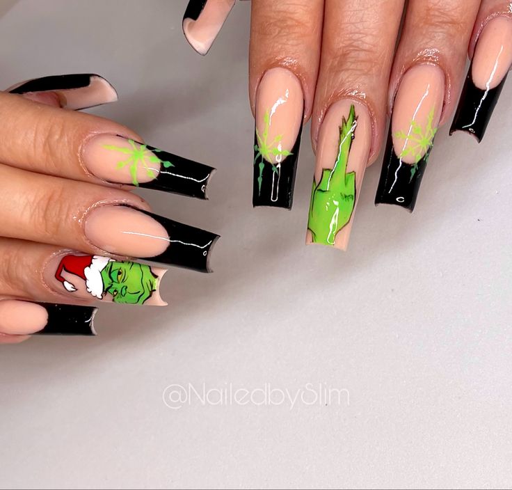 Grinch Tree Nails, Black Grinch Nails, Funny Christmas Nails, Grinch Nails Acrylic, Universal Studios Nails, The Grinch Nail Art, The Grinch Nails, Grinch Nail Art, Grinch Nails