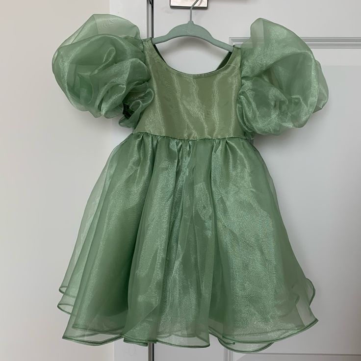 Brand: Ozz Store Made In Kazakhstan Size: 12 Months Fits 18 Lbs And Less Brand New With Tags 3 Hem Defects My Baby Was Too Big To Wear This For A Wedding. Spring Bubble Dress For Dress-up, Spring Bubble Dress For Dress-up Occasions, Green Short Sleeve Princess Dress For Party, Green Fitted Princess Dress With Short Sleeves, Green Princess Dress For Summer Dress-up, Spring Green Princess Dress With Short Sleeves, Spring Green Fitted Princess Dress, Cute Green Ruffled Tutu Dress, Cute Green Tutu Dress With Ruffles