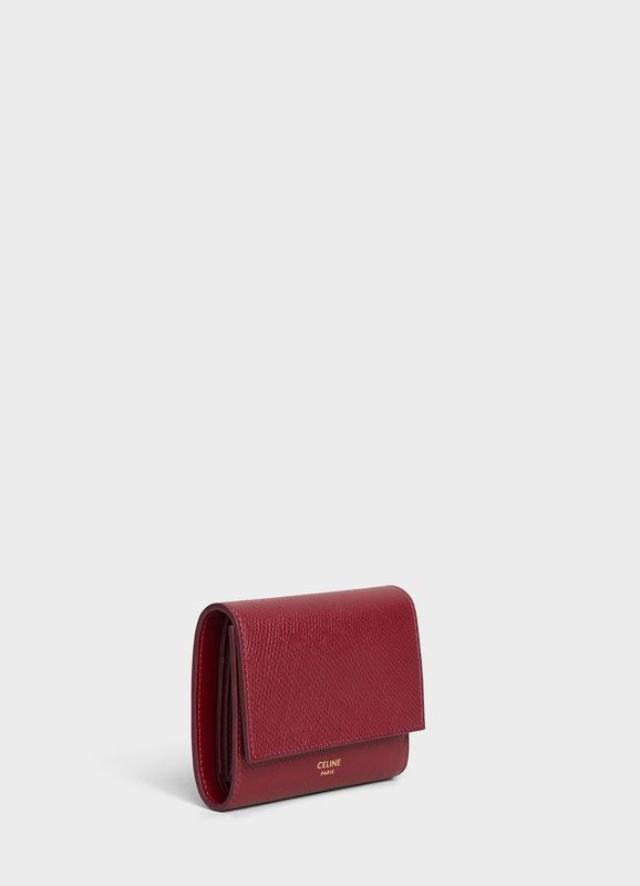 Red Wallets For Women, Wallets For Women Aesthetic, Tas Celine, Wallet Aesthetic, Minimalist Clutch, Wallet Craft, Celine Wallet, Brown Leather Crossbody Bag, Red Wallet