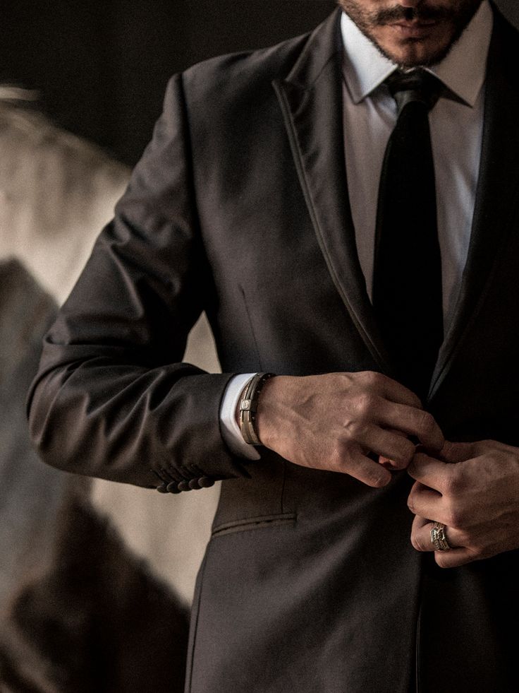 Desired by many and attained by few. A bold Italian Men’s Jewelry brand that follows no fads, no trends or fashion, and makes a powerful statement. SAURO - We Stand Apart™