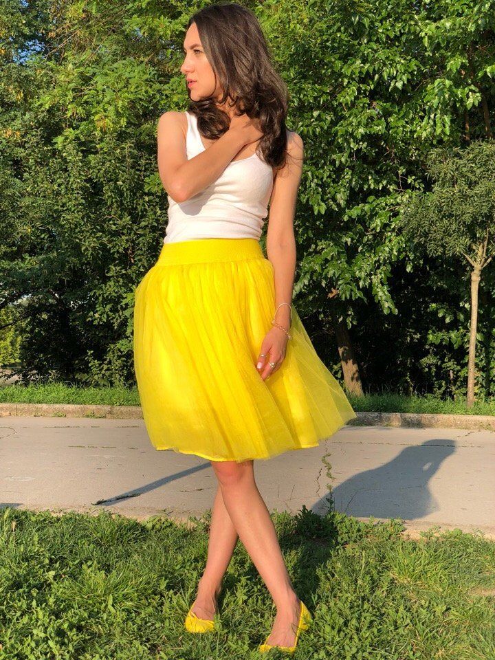 Woman tulle skirt - Tutu adult skirt -  Midi skirt - Girl skirt - Bridesmaid tutu -Adult skirt - Yellow tutu skirt - Skirt Bridal - Dress by iubkiss on Etsy Yellow Tutu Skirt, Dresses Fluffy, Yellow Tulle Skirt, Yellow Tutu, Womens Tulle Skirt, Skirt Tutu, Tulle Skirts, Egg Shell, Lemon Dress