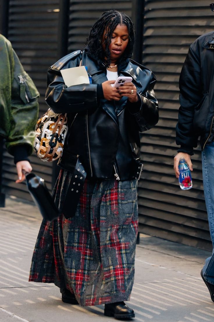 Eclectic Fall Outfits, Alternative Street Style, Artsy Street Style, Grunge Winter Outfits, Eccentric Outfits, Eclectic Grunge, Grunge Outfits Aesthetic, Style Fall 2023, Rocker Chic Outfit