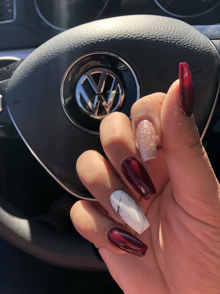 White Maroon Nails, Burgundy Gel Nails Ideas, Red And Marble Nails, Burgundy Nails Designs Classy, Marble Nails Burgundy, Marble Nails For Fall, Marble Burgundy Nails, Winery Nail Designs, Burgundy Ballerina Nails