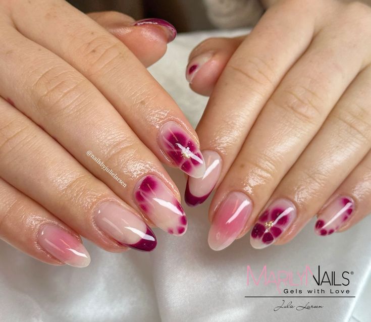 Blooming Nails Cool Tone Summer Nails, Gel Nail Manicure Designs, Super Cool Nail Designs, Airbrush Flower Nails, Bloom Nails Art, Blooming Gel Nail Art Flower, Cute Short Summer Nails Simple, Blooming Nails Design, Flower On One Nail