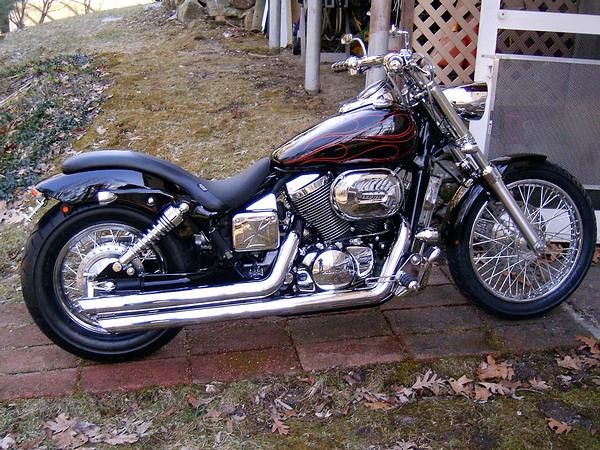 a black motorcycle parked in front of a house