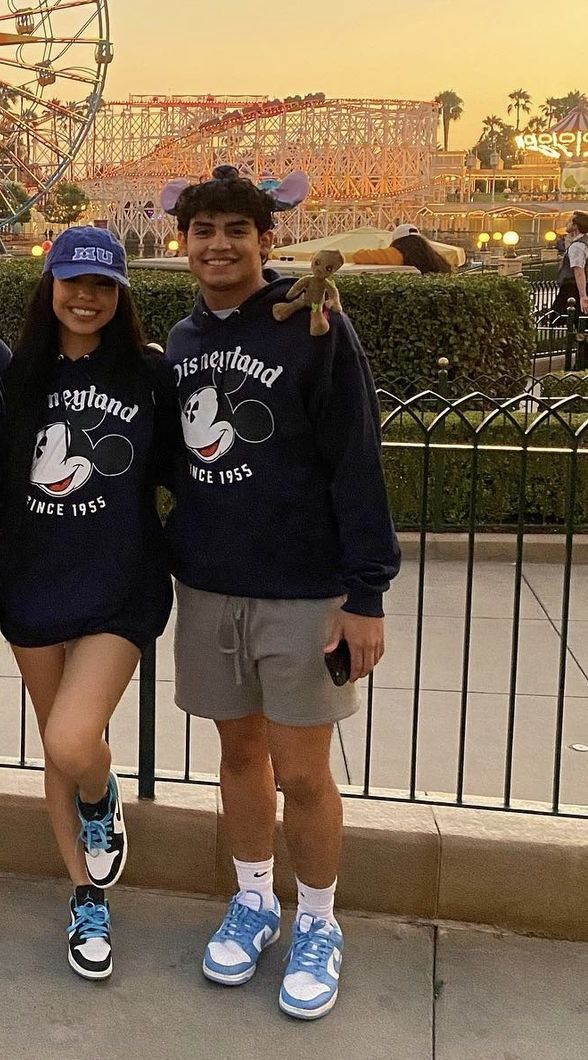 Matching Couple Disney Outfits, Men’s Outfits Disney, Disneyland Fall Outfit, Matching Disney Outfits Couples, Disney Couples Outfits, Couples Disney Outfits, Disneyland Couples Outfits, Disney Couple Outfits, Trips Outfits