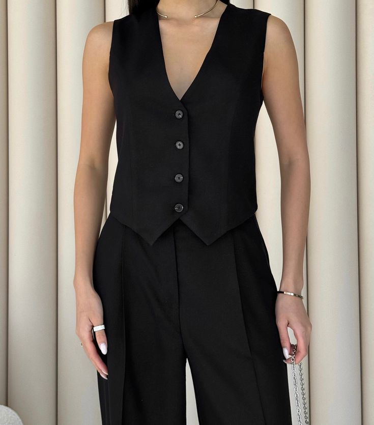 Suit Pants Women Outfits, Black Vest Suit Women, Vest Formal Women, Formal Vest Outfits For Women, Vest And Trousers Outfit, Styling Vests Women, Suit Vest Outfits For Women Casual, Coat Suit Women, Formals Women