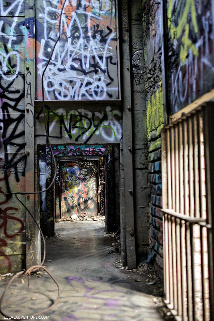 an alley with graffiti all over the walls