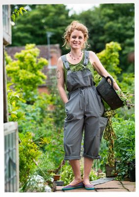 Alys Fowler, Farm Clothes, Gardening Outfit, Dress Denim, Garden Girls, Farm Girl, Smock Dress, Messy Bun, Clothing Company