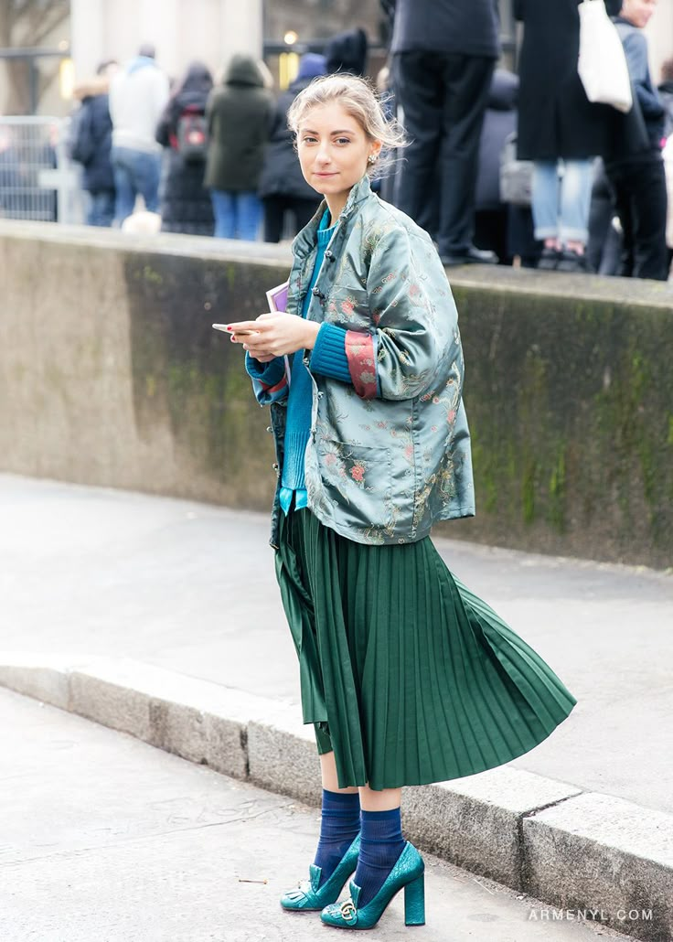 Fashion Illustrator Jenny Walton style outside Miu Miu AW 16 show in Paris on March 9 2016 photographed by Armenyl.com Jenny Walton, Socks Outfit, The Sartorialist, Street Style 2016, Looks Street Style, Street Style Inspiration, Style Crush, Trend Fashion, 가을 패션