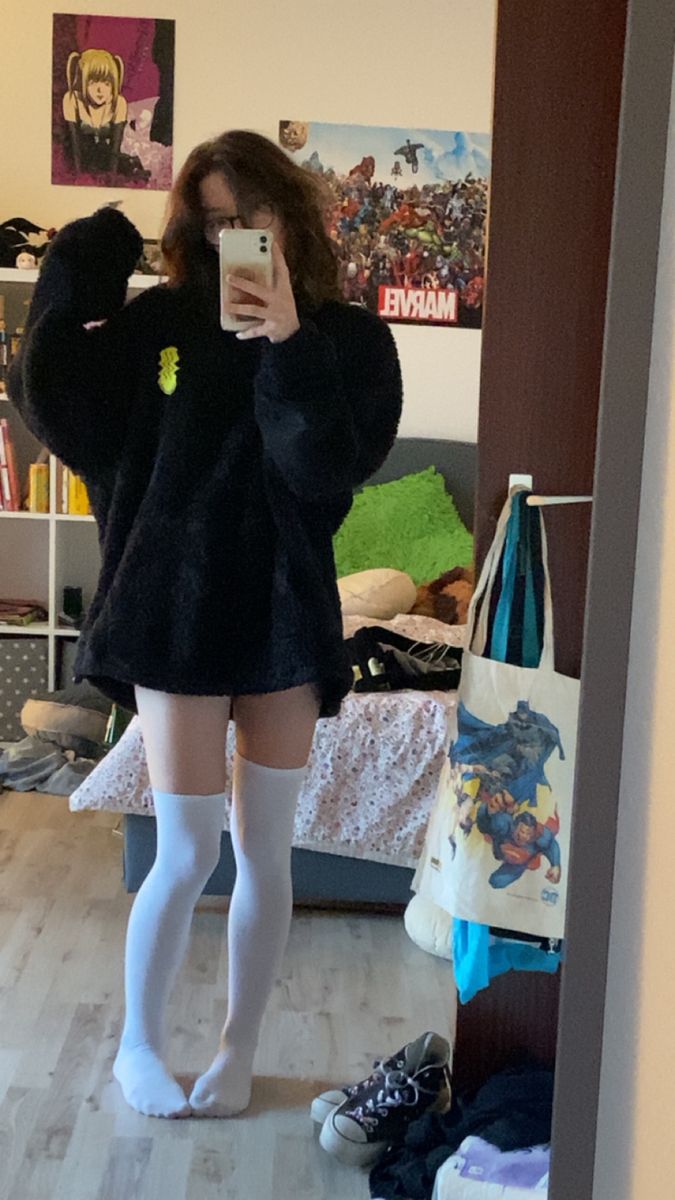 Thigh High Outfits Sock, Knee Socks Aesthetic, Crochet Thigh High Socks, Thigh High Outfits, Thigh High Socks Outfit, High Socks Outfits, Cute Tights, Thigh High Sock, Socks Aesthetic