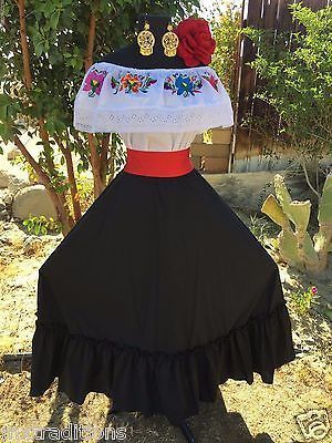 Mexican Party Dress, Mexican Style Dresses, Mexican Quinceanera Dresses, Mexican Birthday Parties, Traditional Mexican Dress, Mexican Party Theme, Mexican Fashion, Fiesta Outfit, Mexican Outfit