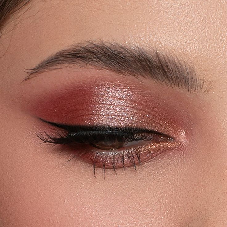 Indulge in 7 rich, warm hues from our best-selling Warm Neutrals Eyeshadow Palette. A versatile combination of basic-to-bold shades in a mixture of finishes, Warm Neutrals has something for everyone. HOW TO USE With a fluffy eye brush, softly apply the transition eyeshadow shade of your choice to your crease. Then, with a shader brush, pick up the next shade of your choice and sweep it across the lid. To ensure your look is seamless, diffuse any harsh color lines using a blending brush in windsh Skincare Favorites, Mini Eyeshadow Palette, Neutral Pink, Neutral Eyeshadow Palette, Bright Copper, Eye Makeup Pictures, Neutral Eyeshadow, Eye Makeup Designs, Blending Brush