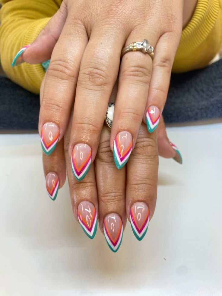 #chevronnails #summernails #pinknails Chelichiquita Zigzag Nail Art, Trending Nail Ideas, Chevron Nail Designs, Chevron Nail Art, Nail Bling, Fab Nails, August Nails, Chevron Nails, Tie Dye Nails