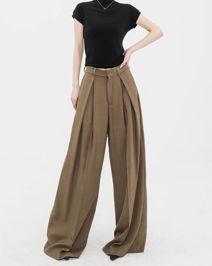 Wide pants that can be worn with a wide variety of combinations.

The texture of the material, which has a smooth and beautiful falling feel, is also one of its charms.

A versatile item that will update even simple outfits.
◾️Model
Height/Weight：163cm(64.1in)/44kg(97.0lb)
Fitting Size：S





Cm
(inches)

Length
Waist
Hip


S
104(40.9)
62(24.4)
102(40.1)


M
106(41.7)
66(25.9)
106(41.7)


L
108(42.5)
70(27.5)
110(43.3)


XL
110(43.3)
74(29.1)
114(44.8) Elegant Baggy Wide Leg Pants, Chic Baggy Wide Leg Pants For Fall, Chic Wide Leg Baggy Dress Pants, Chic Baggy Wide-leg Dress Pants, Chic Wide-leg Pants, Chic Baggy Wide Leg Dress Pants, Chic Wide Leg Trousers, Chic Baggy Pants In Solid Color, Elegant Baggy Wide Leg Dress Pants