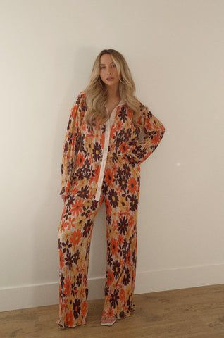 Groovy baby in the floral plisse set. The luxe Plisse Set features an oversized button down... Floral Print Loungewear Pants For Fall, Fall Floral Print Loungewear Pants, Floral Print Bottoms For Fall Loungewear, Floral Print Fall Bottoms For Loungewear, Floral Print Fall Loungewear Bottoms, Fall Floral Print Loungewear Bottoms, Chic Printed Sets For Fall, Chic Printed Fall Sets, Brown Loungewear Sets For Fall